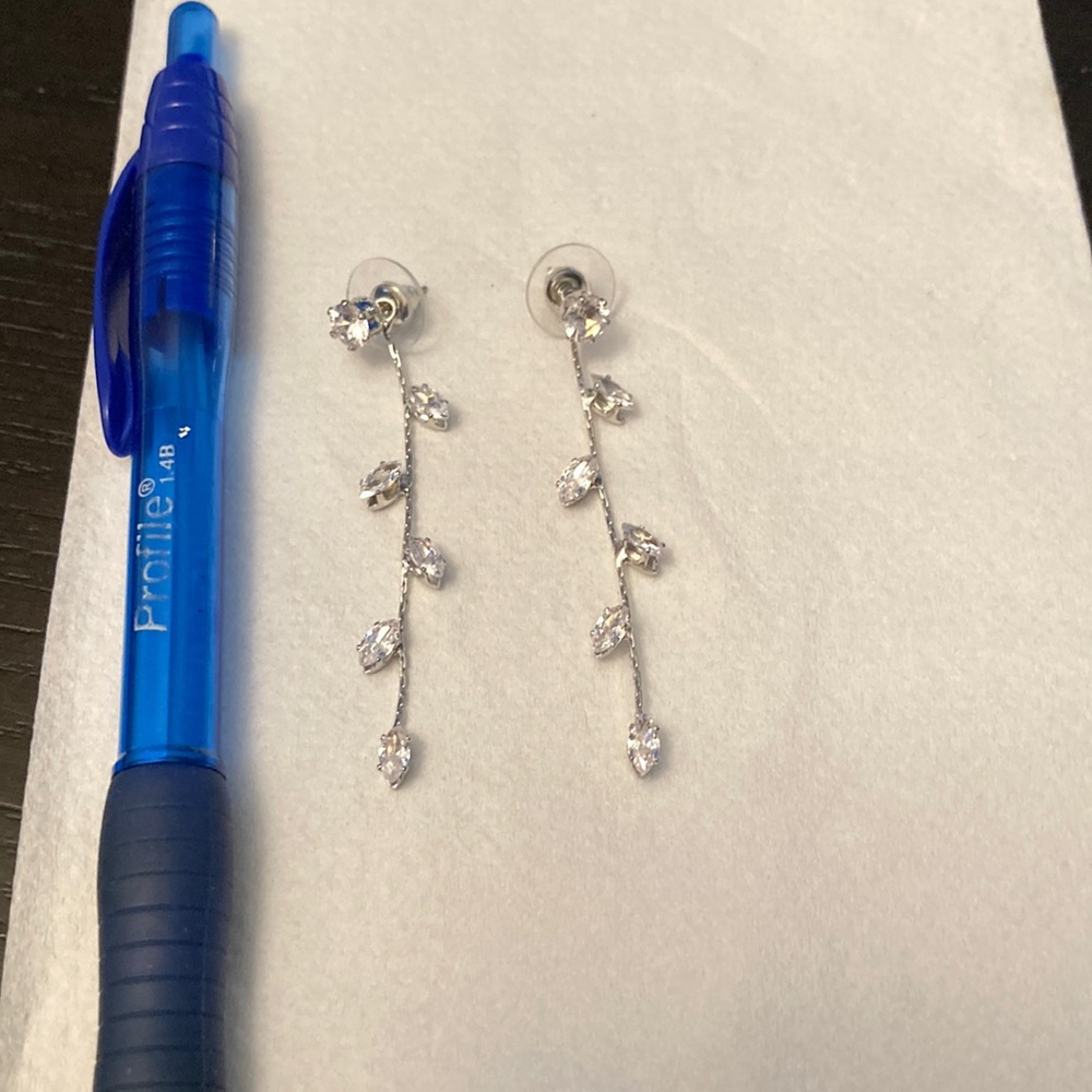 Drop Earrings. Free w any purchase above $15